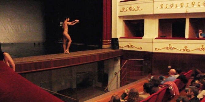 <i>Nudo</i> a teatro, pubblico delle grandi occasioni 