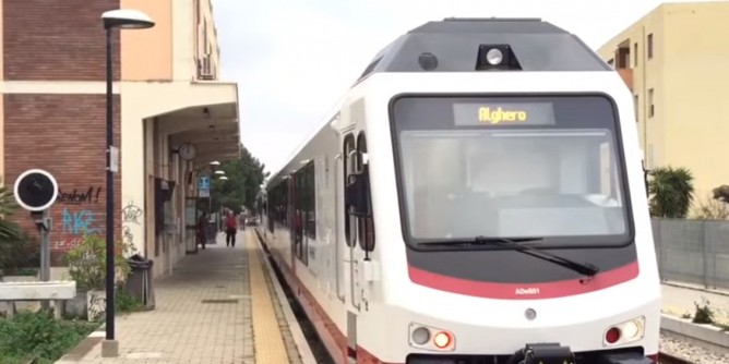 Treno bloccato, monta la protesta