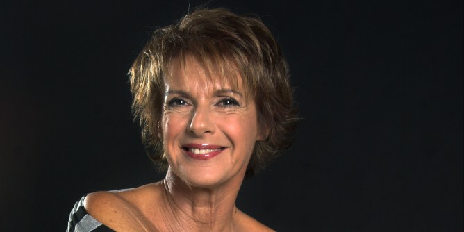 Lella Costa inaugura la grande prosa ad Alghero