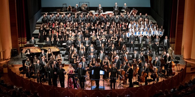Carmina Burana, <i>magia</i> al Comunale