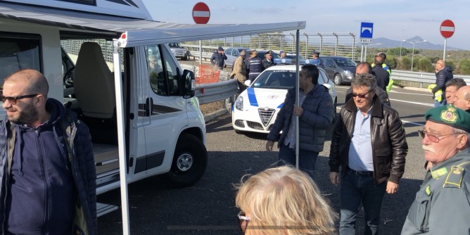 4 corsie: <i>M5s</i> ammette lo <i>stallo</i>. Tutta colpa di regione e comuni