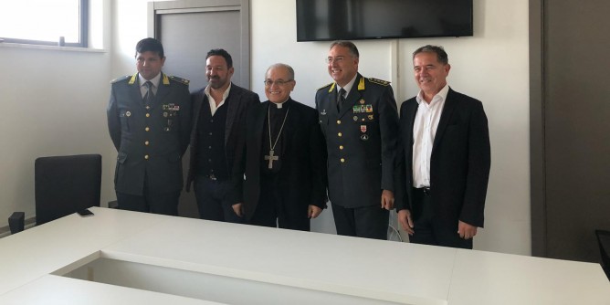 Olbia: in beneficenza i vestiti sequestrati