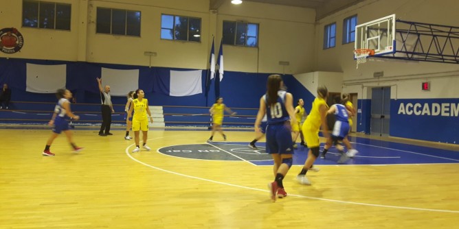 Basket: Mercede <i>settebellezze</i>