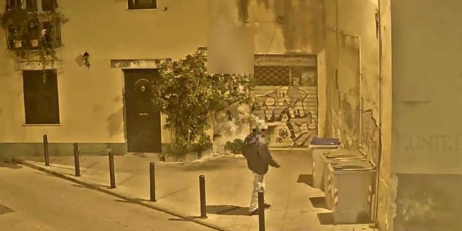 Cassonetti incendiati: identificato il responsabile