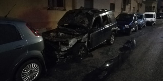 Alghero: auto in fiamme nella notte