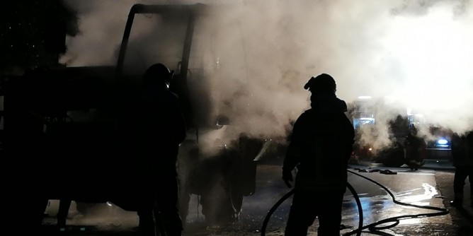 Paura a Carrabuffas, <i>gru</i> in fiamme