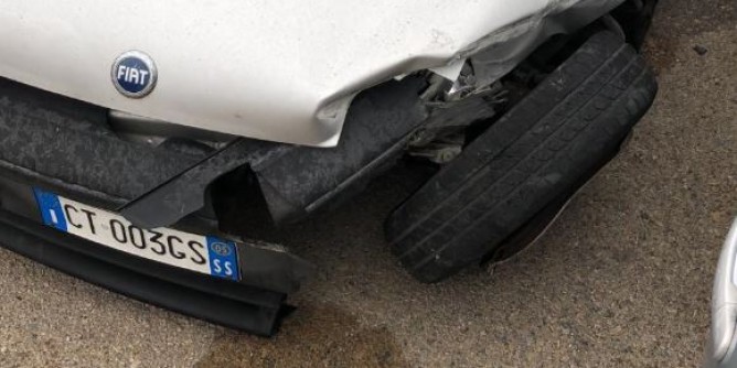 Porto Torres: schianto contro guardrail, ferita donna di 72 anni