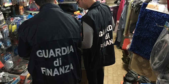 Merce contraffatta: sequestro a Cagliari
