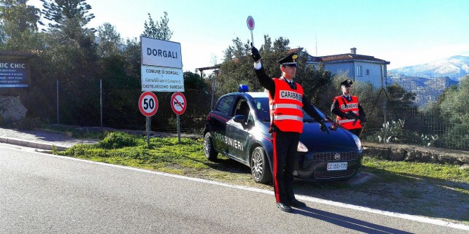 Guida senza patente: denunciato
