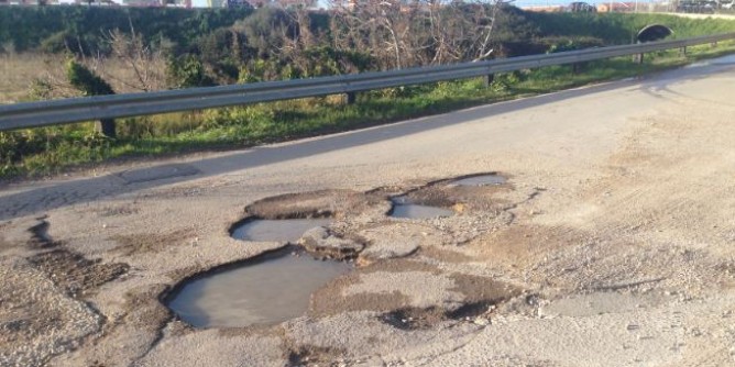 Buche e segnaletica alla Multiservizi