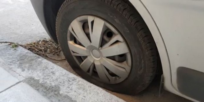 Porto Torres, raid vandalico: gomme squarciate dai vandali