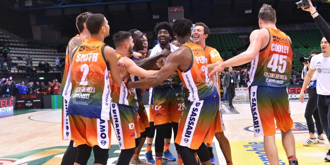 Dinamo show: la magia di Cooley vale la semifinale