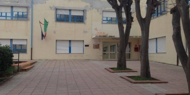 Scuola Borgona infestata dagli insetti: interrogazione