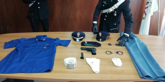 Si finge poliziotto: denunciato sassarese