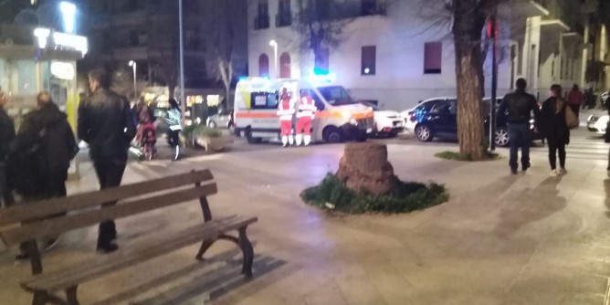 Ramo precipita su una coppia di anziani