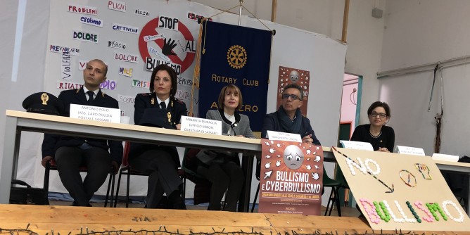 Olmedo a scuola contro il bullismo