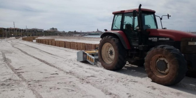 Pulizia spiagge: nuova ditta, nessuno stop