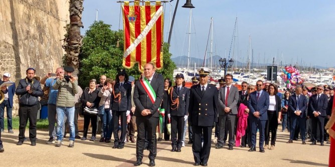 Celebrazioni 25 aprile: Corona al monumento ai caduti