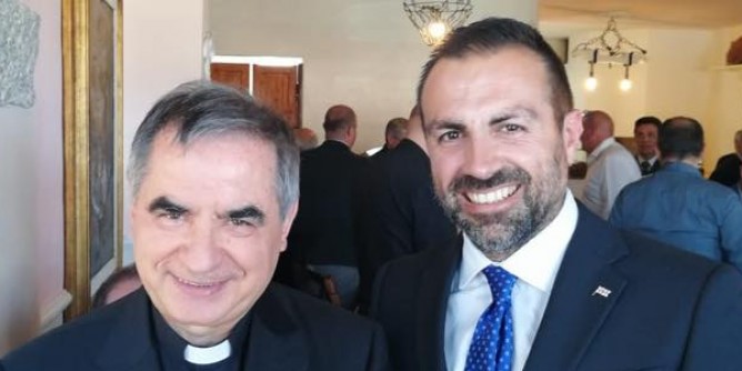 Pais col Cardinale Becciu ad Ardara