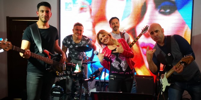 Miramare, chiusura musicale col botto