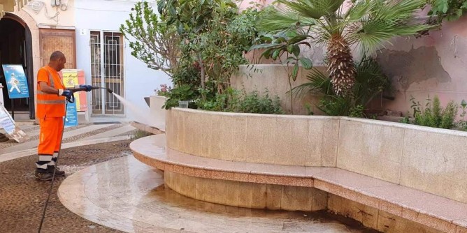 Alghero: Idropulitrici in centro 