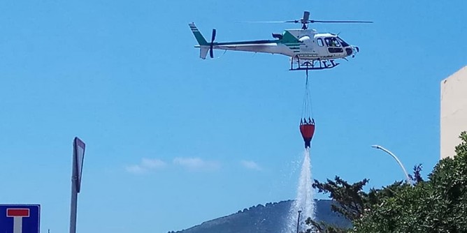 Incendio sul lungomare di Fertilia