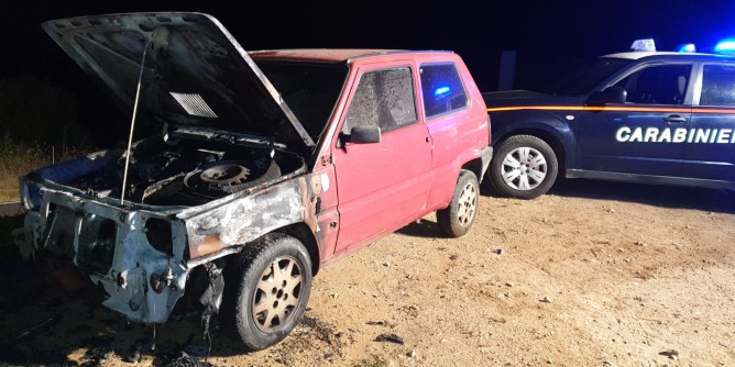 Ilbono: auto in fiamme nella notte