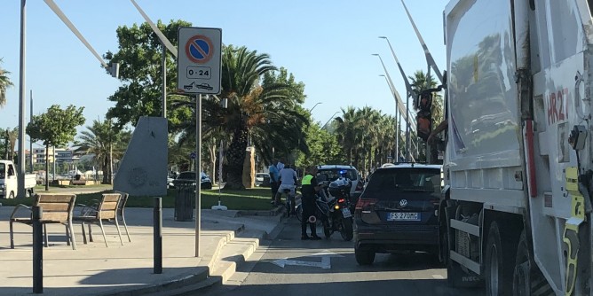 Scooterista tamponato finisce all´ospedale