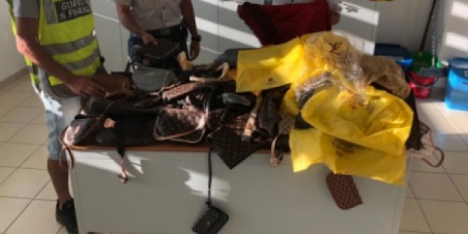 <i>Griffe</i> in spiaggia: sequestri a Olbia