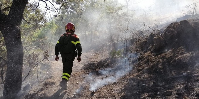 Doppio incendio: fiamme nel Cagliaritano