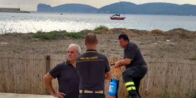 Vespaio al <i>Lido</i>, bagnanti in pericolo