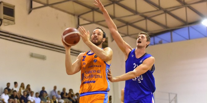 Efes batte Dinamo a Padru