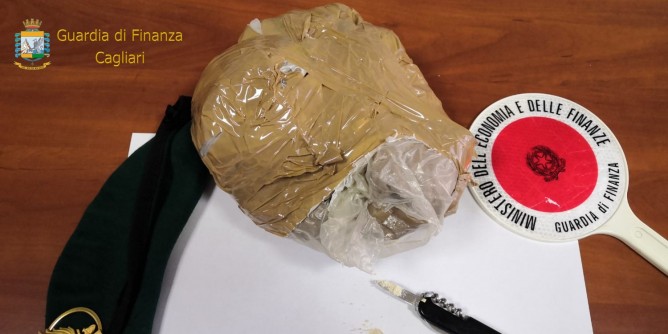 Eroina dal Sudafrica: arrestati due narcotrafficanti