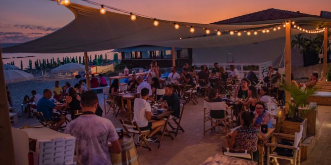 Rock e solidarietà al Bahia Beach Club