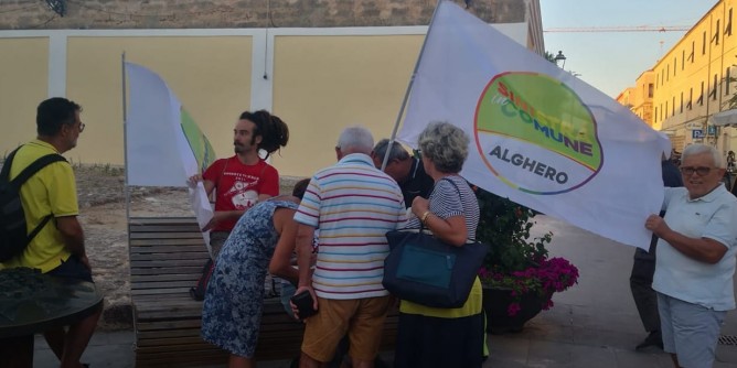 <i>Sinistra</i> in piazza alla Pietraia