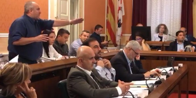 Nessun <i>tradimento</i>, rispetto il mandato