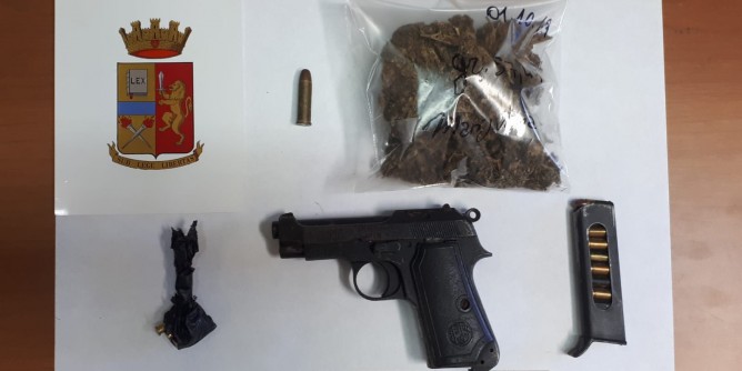 Pistola e marijuana: 37enne in manette