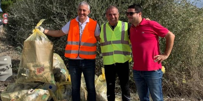 Incuria e rifiuti: pulizia in Provinciale