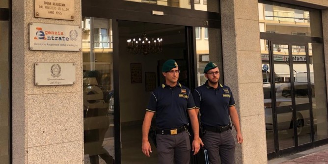 Controlli fiscali: chiusi due negozi a Cagliari