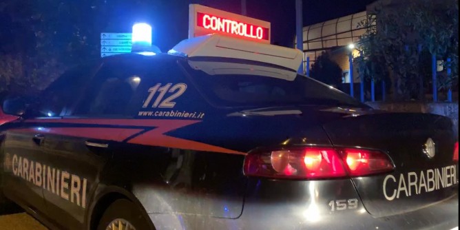 Non si ferma al posto di blocco: arrestato a Nuoro