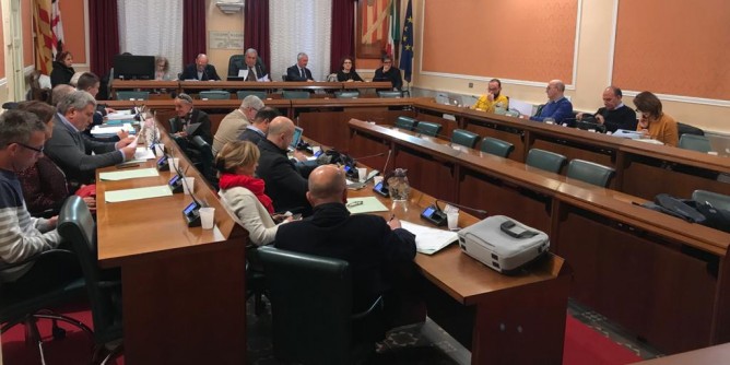<i>Commissione</i> senza numeri ad Alghero
