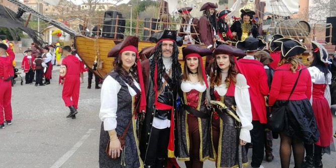 Carnevale: sfilata ad Uri
