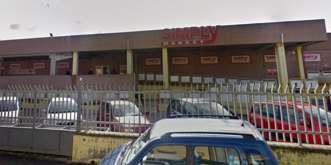 Con pistola al <i>Simply</i>, rapina fallita a Bosa