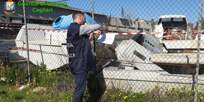Discarica ed officina abusive: <i>sigilli</i> a Cagliari