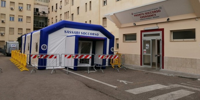 Sassari: tenda <i>pre-triage</i> in ospedale