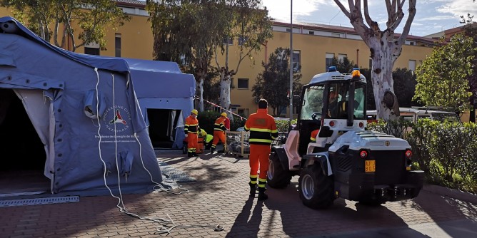Tende di emergenza al Santissima Trinità