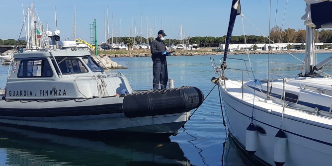 Veleggiavano in Riviera del corallo: denunciati