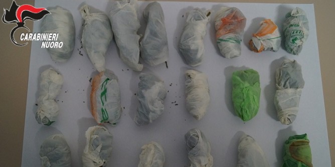 Venti dosi di marijuana: manette a Siniscola