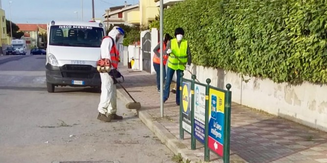 Porto Torres: sfalcio nei marciapiedi