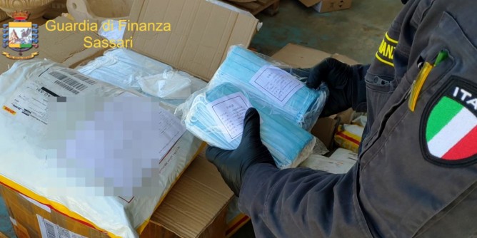 Sequestrate 65mila mascherine nel Sassarese
